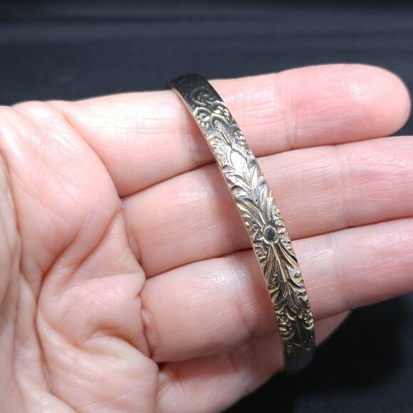 Vintage Whiting & Davis Silver Embossed Bangle Bracelet, Floral Design, 1950s - Picture 6 of 10